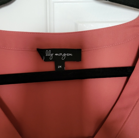 Ladies, 2x Blouse, perfect for fall layering!! - Picture 3 of 4